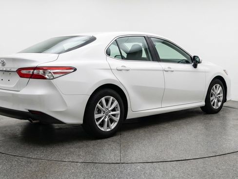 Used 2025 Toyota Camry LE image 9
