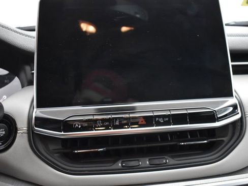 Used 2025 Jeep Compass Limited image 20