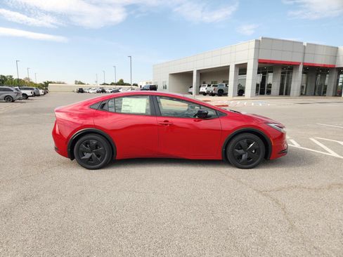 New 2027 Toyota Prius LE FWD image 7