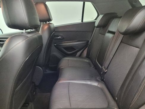 Used 2021 Chevrolet Trax LT w/ Driver Confidence Package FWD image 18