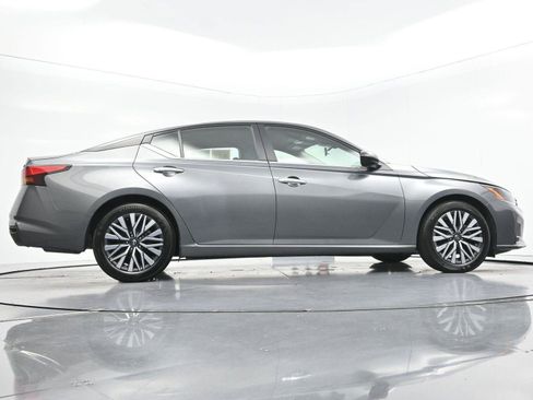 Used 2024 Nissan Altima 2.5 SV FWD image 49