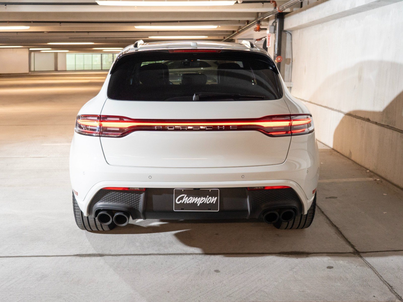Certified 2022 Porsche Macan AWD/4WD image 10