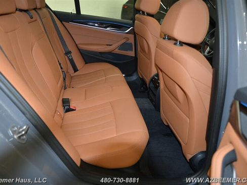 Used 2022 BMW 530e w/ Premium Package image 19