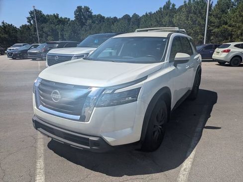 Used 2024 Nissan Pathfinder SV FWD image 4