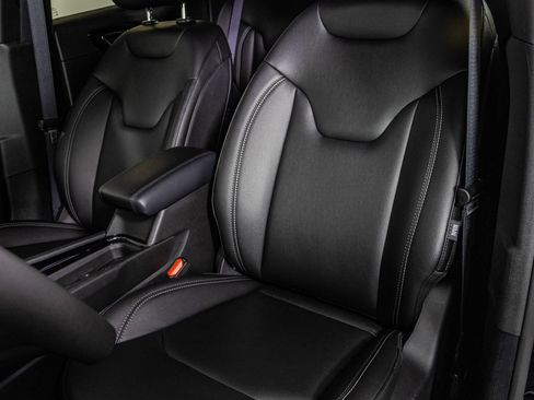 New 2026 Jeep Compass Limited image 15