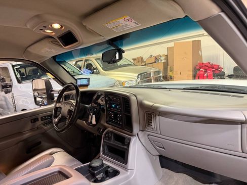 Used 2006 Chevrolet Silverado 2500 LT w/ Heavy-Duty Power Package AWD/4WD image 59
