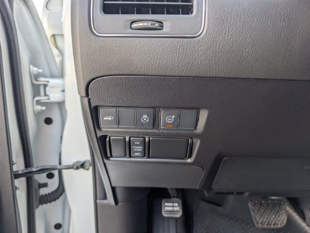 Used 2021 Nissan Armada Platinum w/ Captain's Chairs Package RWD image 11