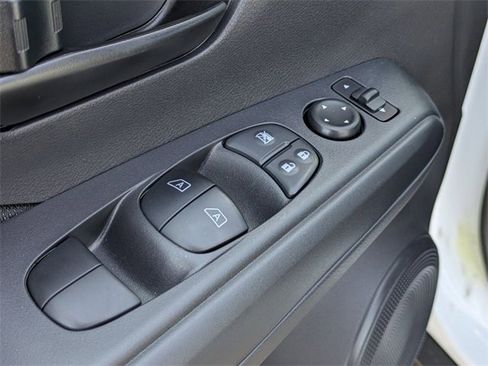 New 2025 Nissan Kicks Play S image 12