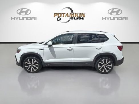 Used 2023 Volkswagen Taos SE FWD image 8