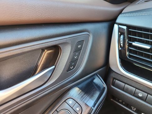 Used 2023 Nissan Rogue SL FWD image 16