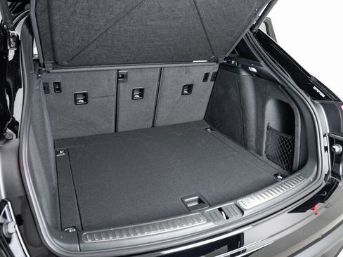 Certified 2025 Porsche Macan image 28