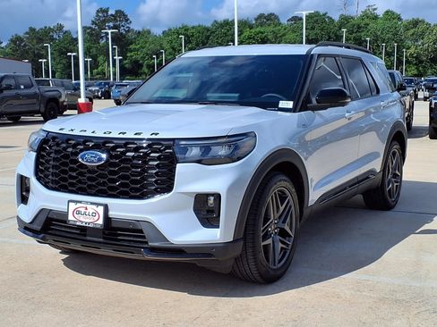 Used 2026 Ford Explorer ST-Line w/ ST-Line Street Pack RWD image 3