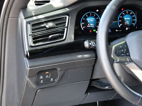 Used 2024 Volkswagen Atlas Cross Sport SE image 8