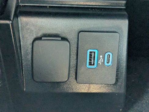 Used 2022 Ford Explorer XLT w/ Equipment Group 202A image 30