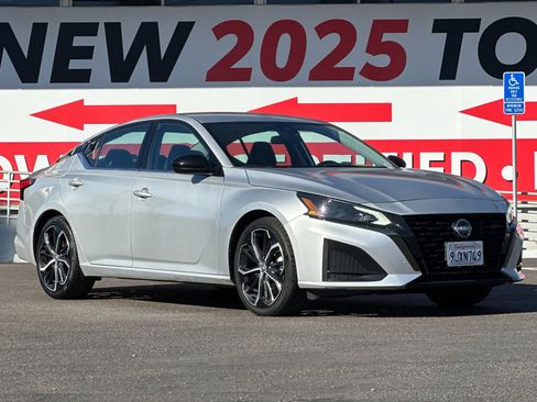 Used 2024 Nissan Altima 2.5 SR image 8