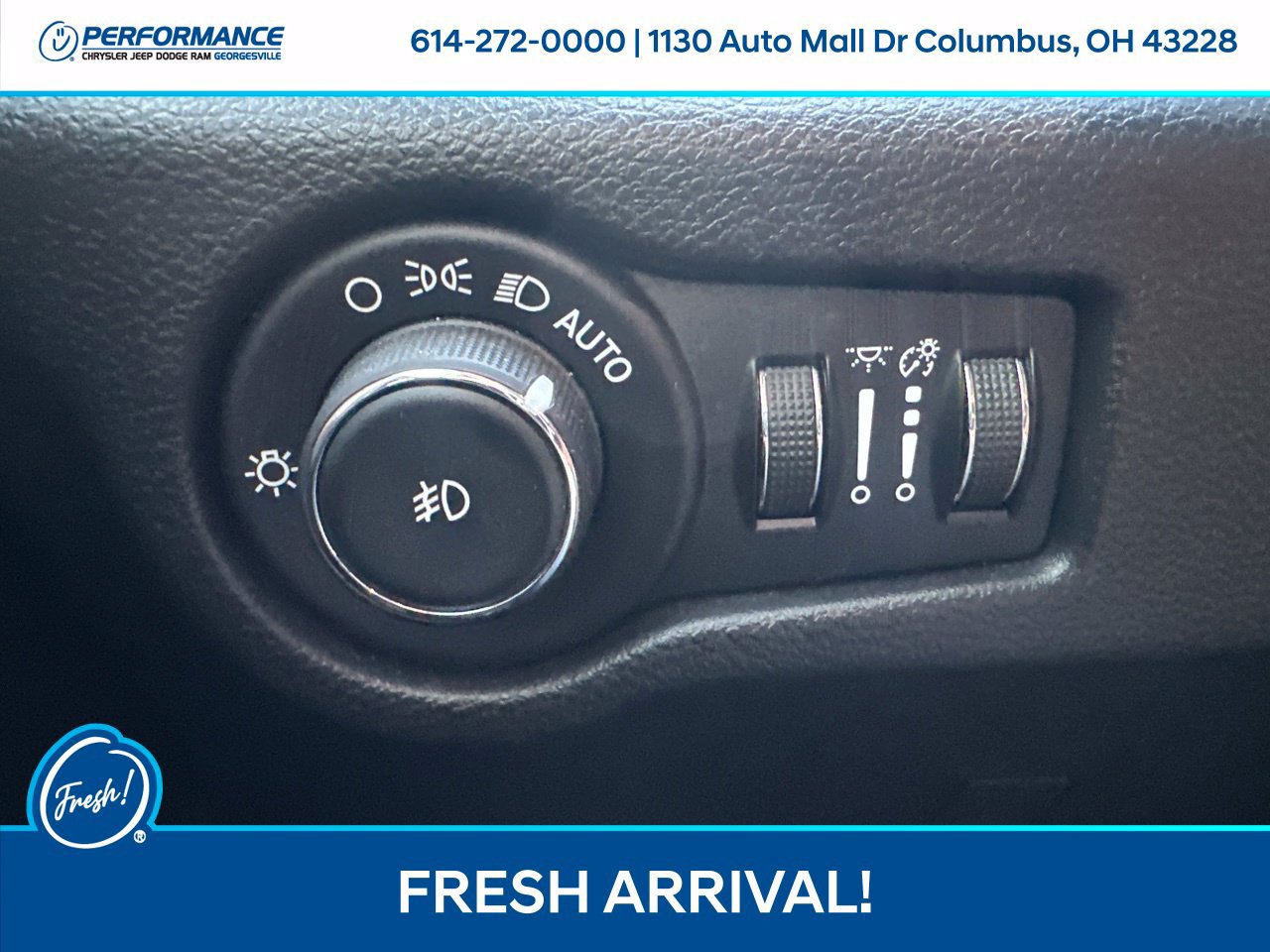 Used 2019 Chrysler Pacifica Touring-L Plus w/ Advanced Safetytec Group FWD image 18