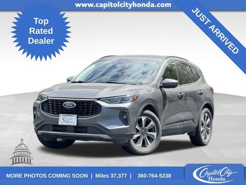 Used 2024 Ford Escape Platinum AWD/4WD image 1