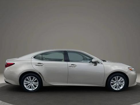 Used 2014 Lexus ES 350 w/ Premium Package FWD image 4
