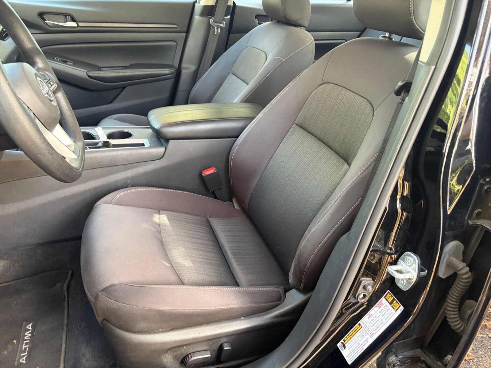 Used 2025 Nissan Altima 2.5 SV FWD image 26