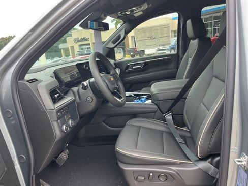 New 2026 Chevrolet Suburban Premier image 19