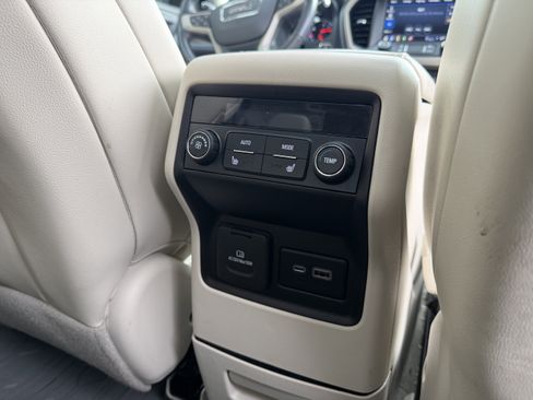 Used 2021 GMC Acadia Denali w/ Denali Technology Package image 25