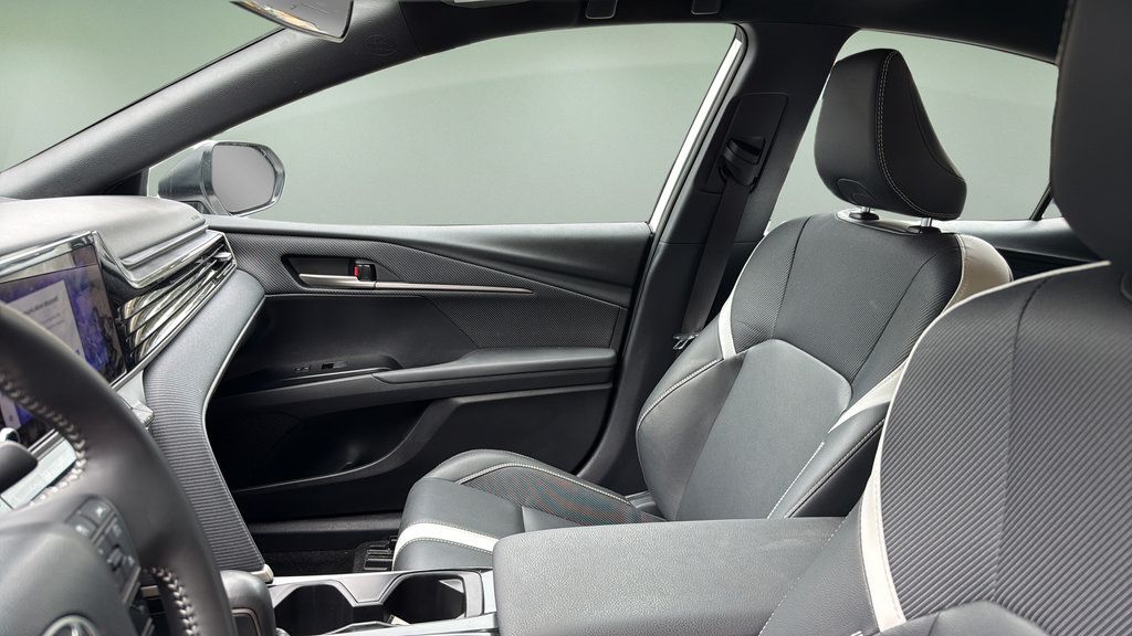Used 2025 Toyota Camry SE FWD image 13
