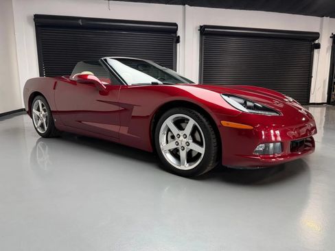 Used 2006 Chevrolet Corvette Convertible w/ Preferred Equipment Group RWD image 3