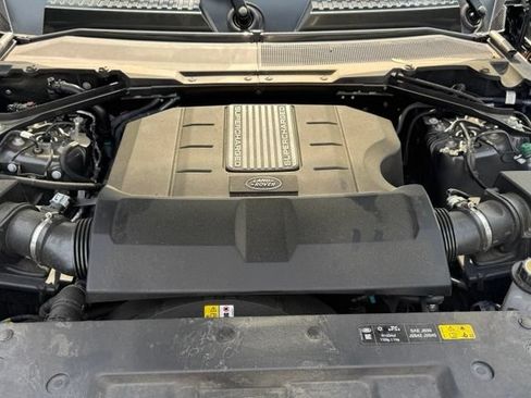 Used 2025 Land Rover Defender 130 V8 AWD/4WD image 9