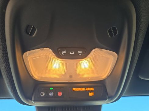 Used 2024 Chevrolet Colorado W/T image 30