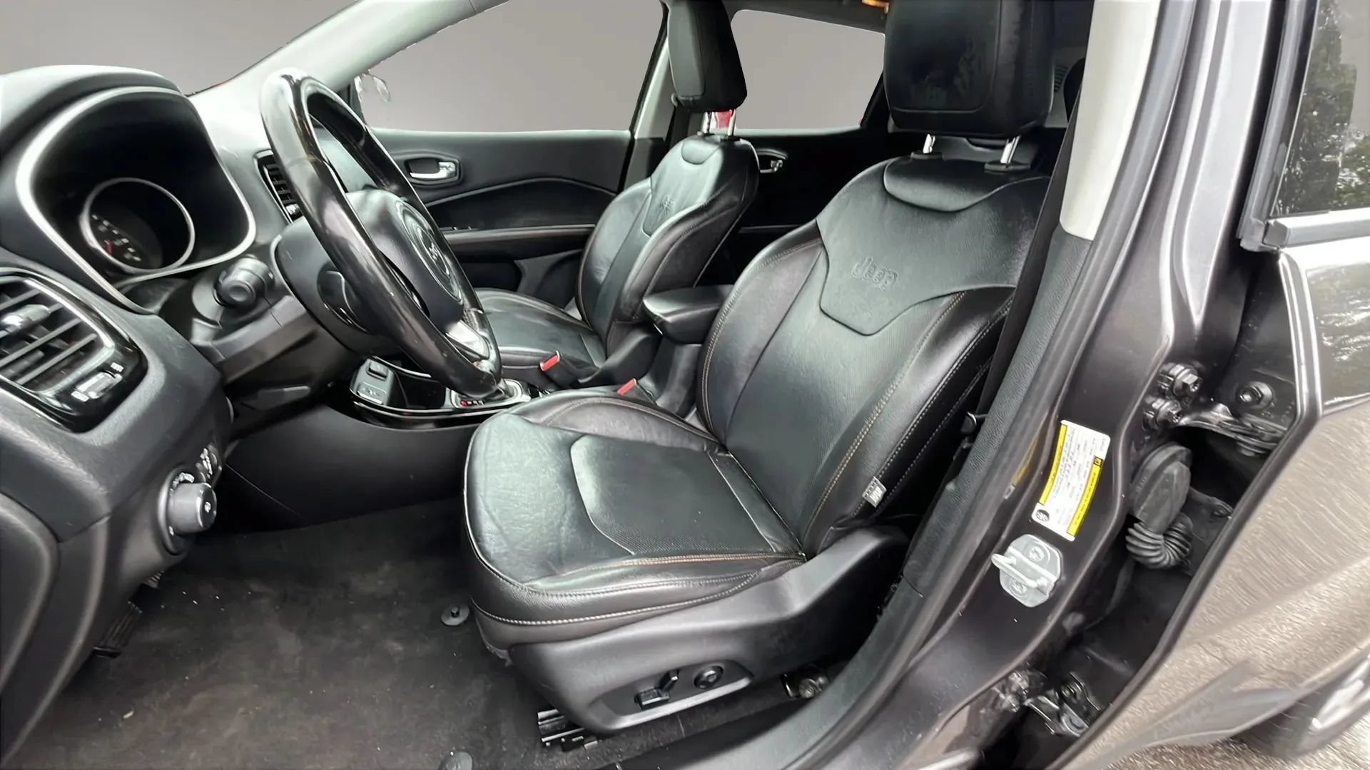 Used 2020 Jeep Compass Limited FWD image 4