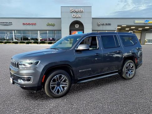 Certified 2022 Jeep Wagoneer Series III w/ Flexible Seating Group AWD/4WD image 4