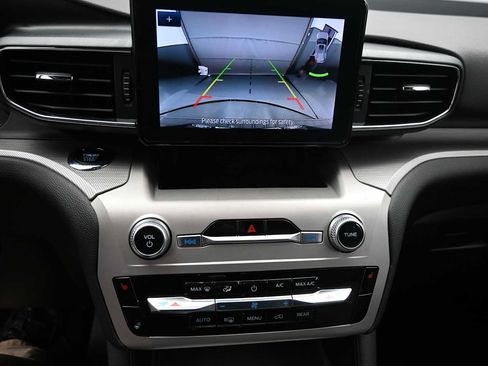 Used 2023 Ford Explorer XLT w/ Equipment Group 202A image 17