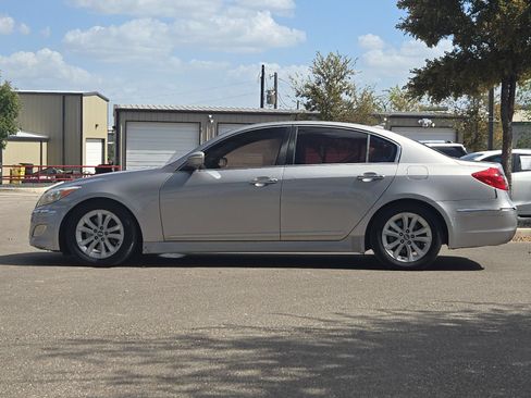 Used 2012 Hyundai Genesis 3.8 RWD image 2