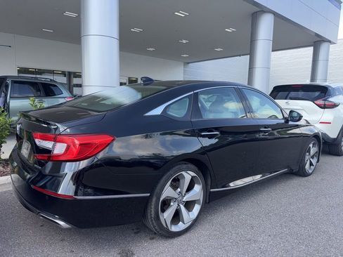 Used 2018 Honda Accord Touring image 2