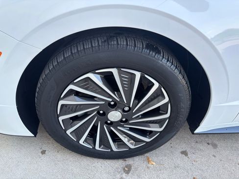 Used 2023 Hyundai Sonata SEL image 11