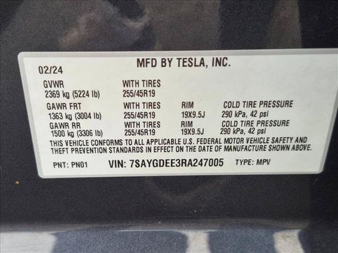 Used 2024 Tesla Model Y Long Range AWD/4WD image 23