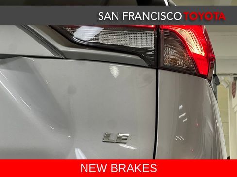 Used 2021 Toyota RAV4 LE image 10