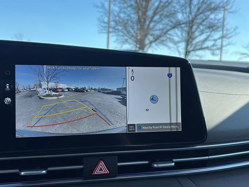 Used 2025 Hyundai Elantra SEL image 22