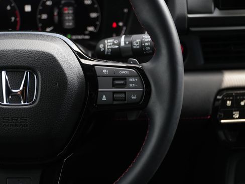 Used 2025 Honda Pilot Black Edition image 25