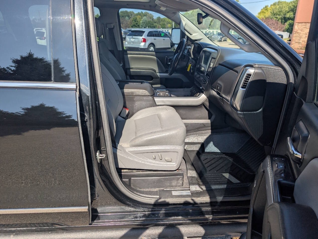 Used 2019 Chevrolet Silverado 2500 LTZ w/ Duramax Plus Package AWD/4WD image 10