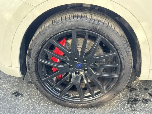 Used 2018 Maserati Levante S GranSport image 30