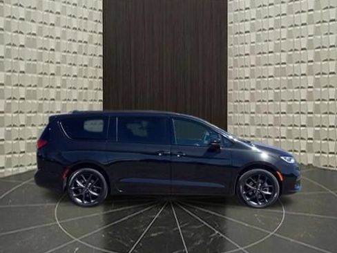 Certified 2023 Chrysler Pacifica Touring-L w/ S Appearance Package AWD/4WD image 3
