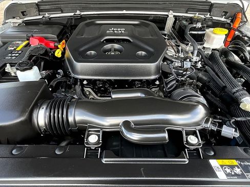 Used 2022 Jeep Wrangler Unlimited Sahara w/ Cold Weather Group image 10