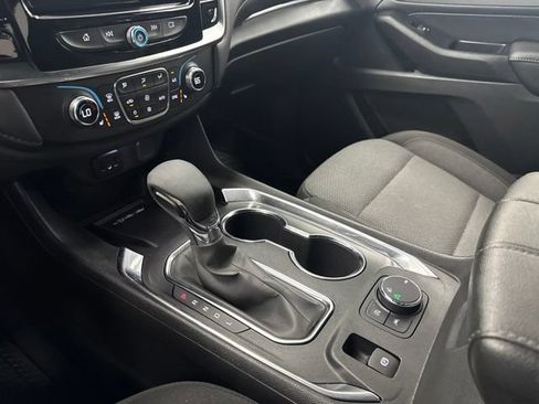 Used 2023 Chevrolet Traverse LT FWD image 19