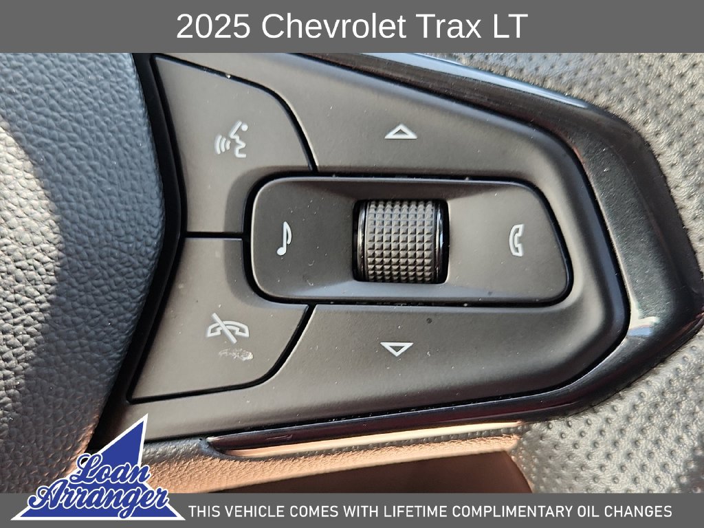 Used 2025 Chevrolet Trax LT FWD image 27