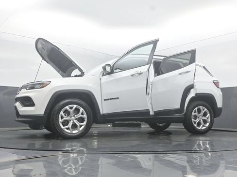 Used 2024 Jeep Compass Latitude AWD/4WD image 61