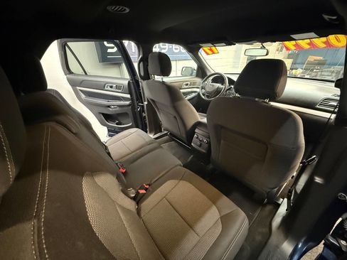 Used 2017 Ford Explorer XLT w/ Equipment Group 201A image 8