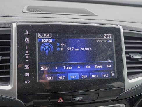 Used 2018 Honda Pilot Touring image 17