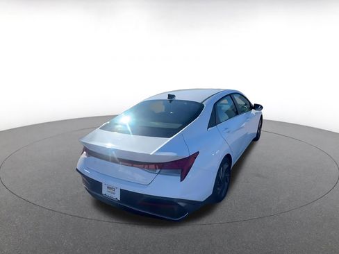 Used 2025 Hyundai Elantra Limited image 15