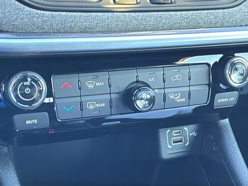 New 2026 Jeep Compass Latitude image 32